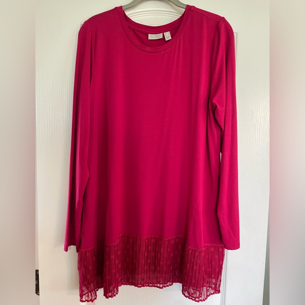 NWOT LOGO by Lori Goldstein Rayon 230 Top with Broomstick Mesh Hem Red medium
